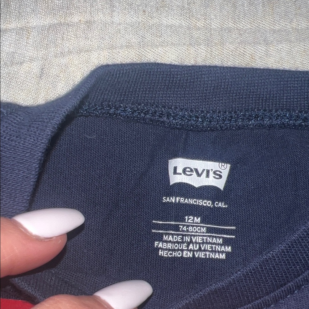 Levi's Navy Graphic Tee with Red Logo and Khaki Shorts Set Americana - Picture 3 of 8